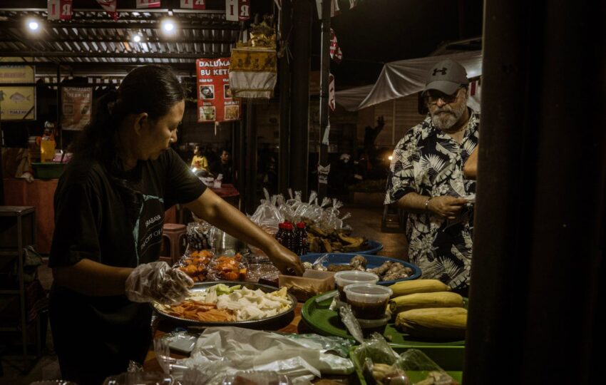 traveler orders food at the night market in ubud gianyar
