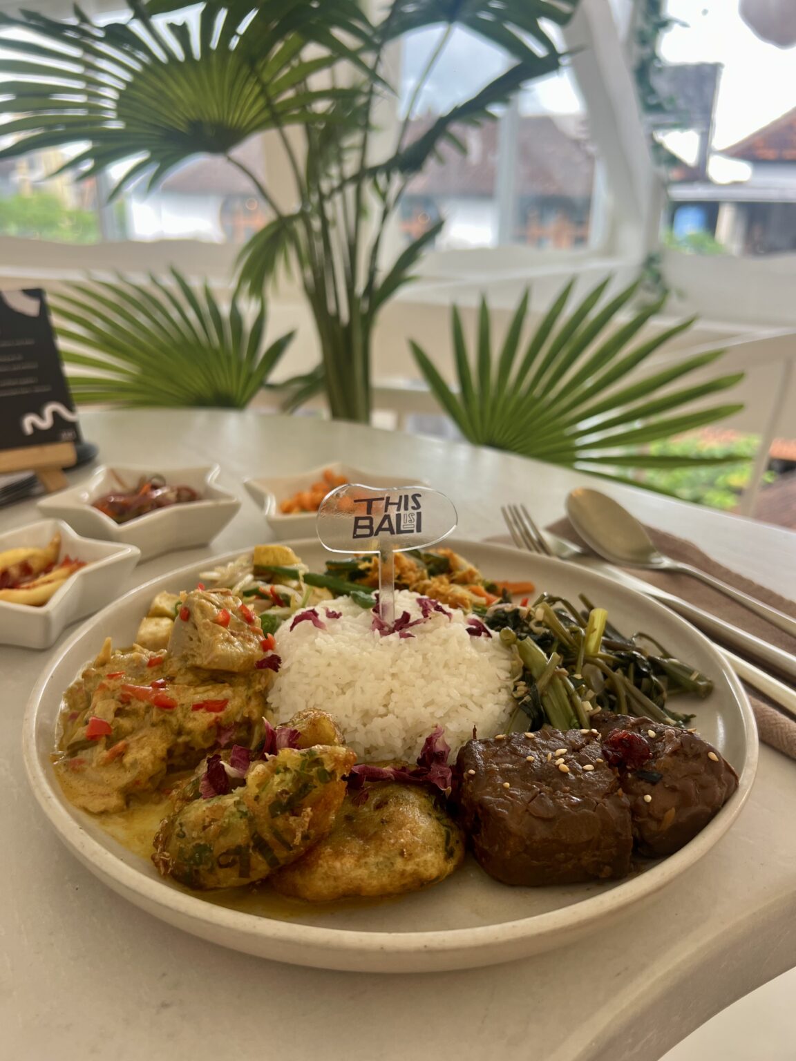 Aster Restaurant at Aster Apartment Bali